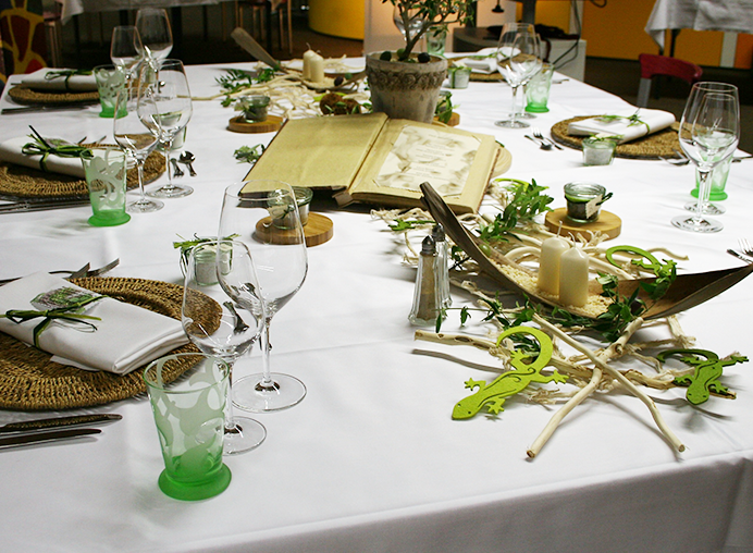 Gedeckter Tisch in der Gastro-Ausbildung Gedeckter Tisch in der Gastro-Ausbildung