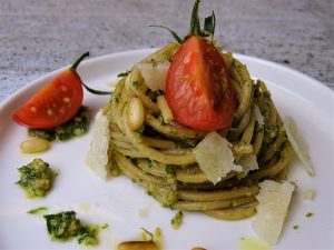 Vollkornspaghetti mit Kräuter-Pesto